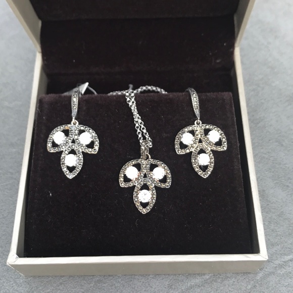 Amazing Swarovski marcasite necklace and earring - Picture 7 of 7